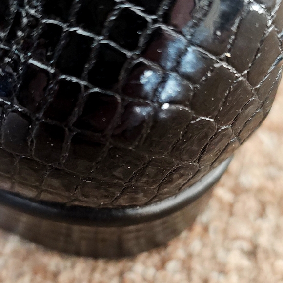 Flat Shoes - Picture 10 of 16